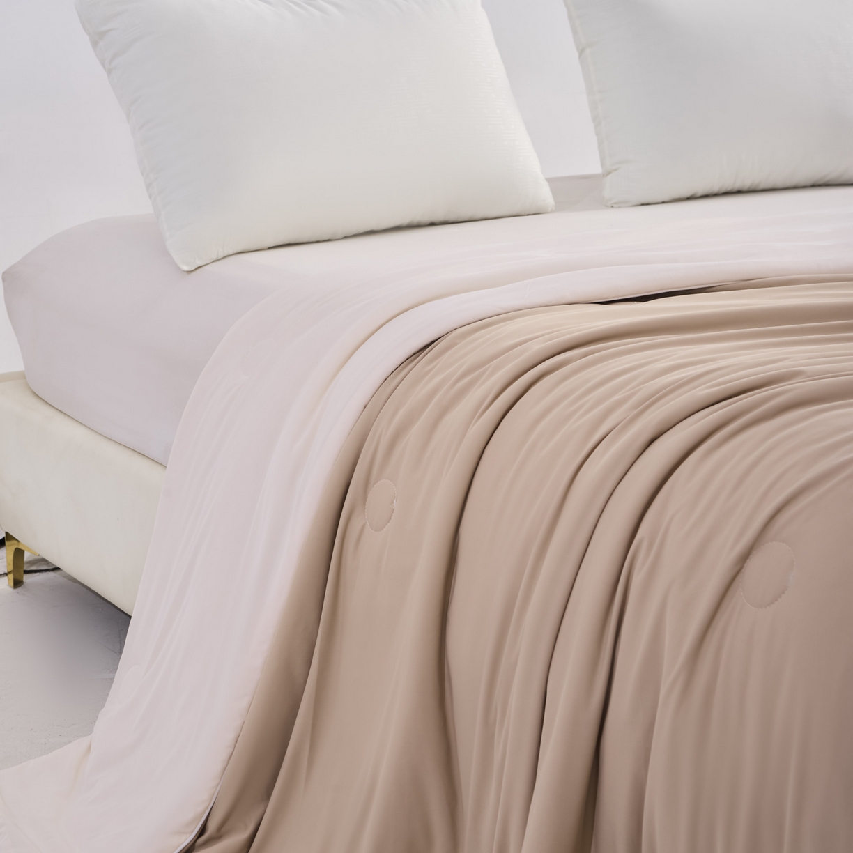 91家纺网 家纺一手货源 找家纺 漫仙阁家纺 2026年新款纯色凉感丝夏被空调被学生宿舍夏被夏凉被 奶油白+浅咖