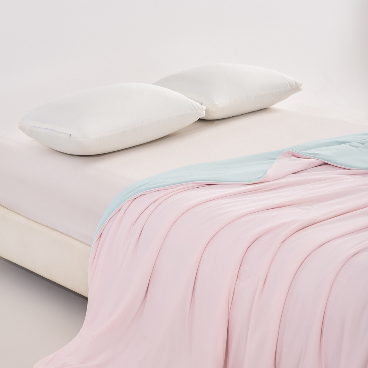 91家纺网 家纺一手货源 找家纺 漫仙阁家纺 2026年新款纯色凉感丝夏被空调被学生宿舍夏被夏凉被 天空蓝+樱花粉