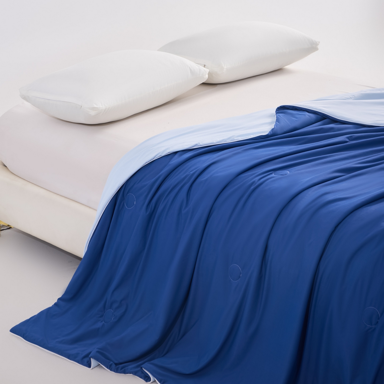 91家纺网 家纺一手货源 找家纺 漫仙阁家纺 2026年新款纯色凉感丝夏被空调被学生宿舍夏被夏凉被 浅蓝+深蓝