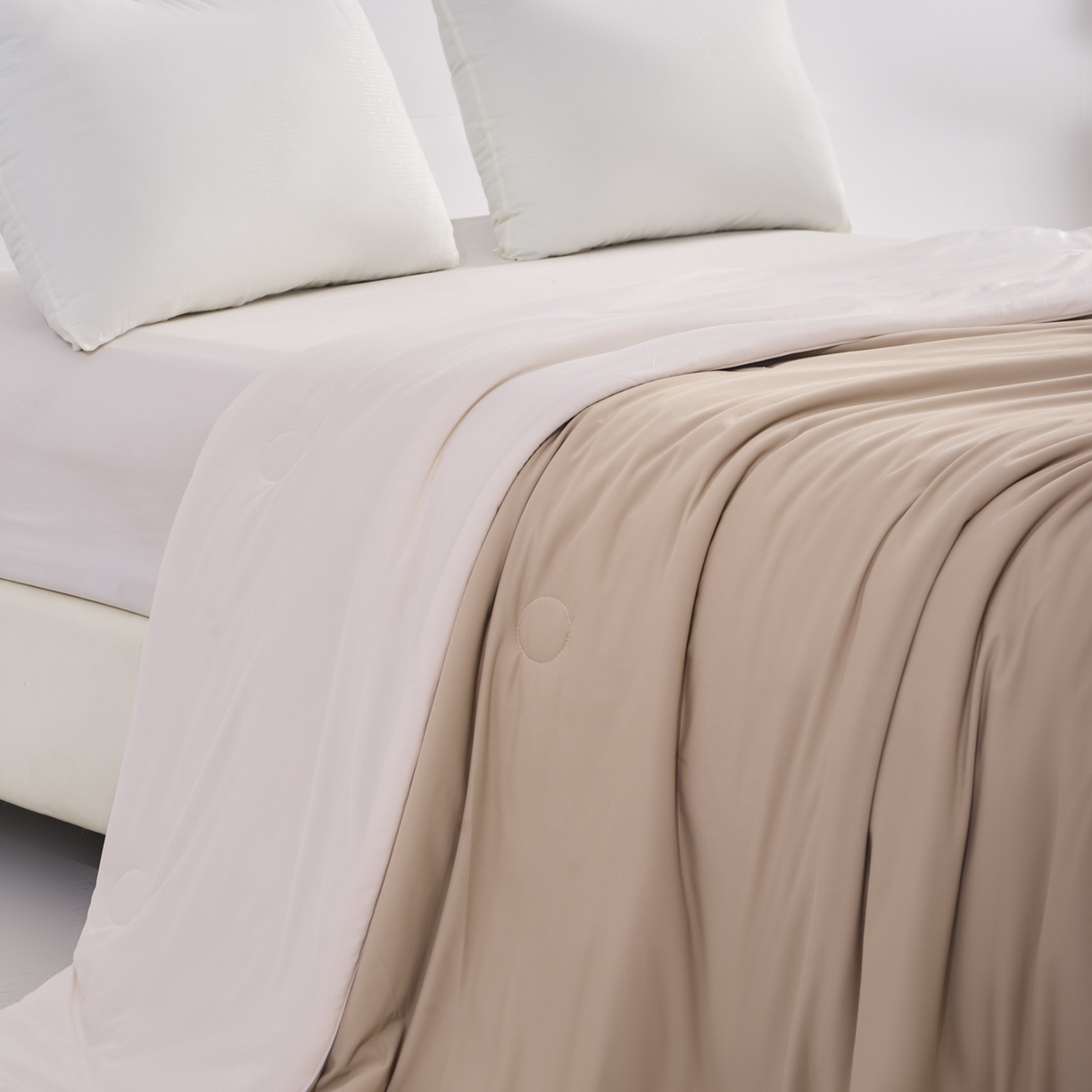 91家纺网 家纺一手货源 找家纺 漫仙阁家纺 2026年新款纯色凉感丝夏被空调被学生宿舍夏被夏凉被 奶油白+浅咖