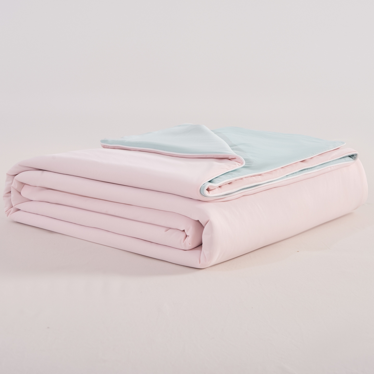 91家纺网 家纺一手货源 找家纺 漫仙阁家纺 2026年新款纯色凉感丝夏被空调被学生宿舍夏被夏凉被 天空蓝+樱花粉