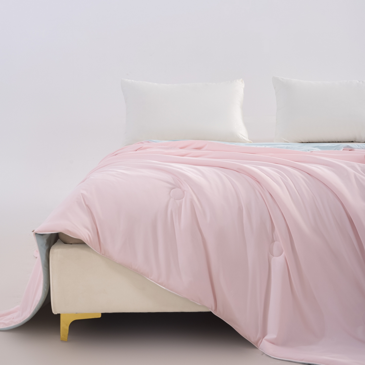 91家纺网 家纺一手货源 找家纺 漫仙阁家纺 2026年新款纯色凉感丝夏被空调被学生宿舍夏被夏凉被 天空蓝+樱花粉