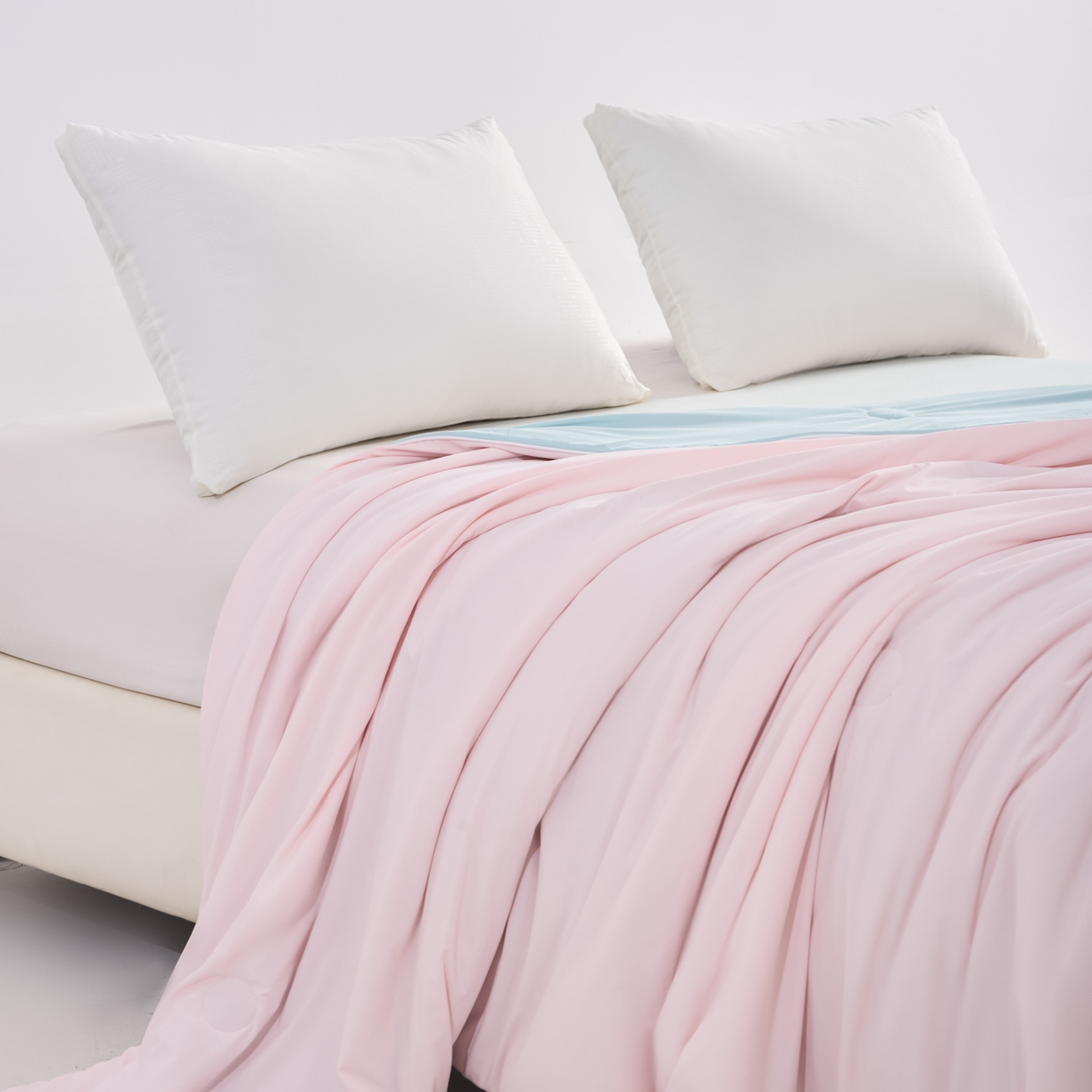 91家纺网 家纺一手货源 找家纺 漫仙阁家纺 2026年新款纯色凉感丝夏被空调被学生宿舍夏被夏凉被 天空蓝+樱花粉