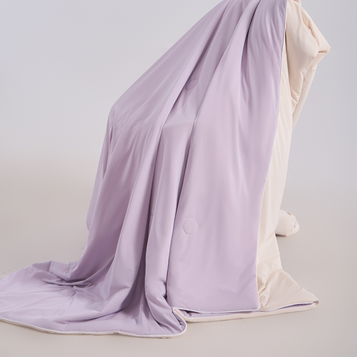 91家纺网 家纺一手货源 找家纺 漫仙阁家纺 2026年新款纯色凉感丝夏被空调被学生宿舍夏被夏凉被 奶油白+浅紫