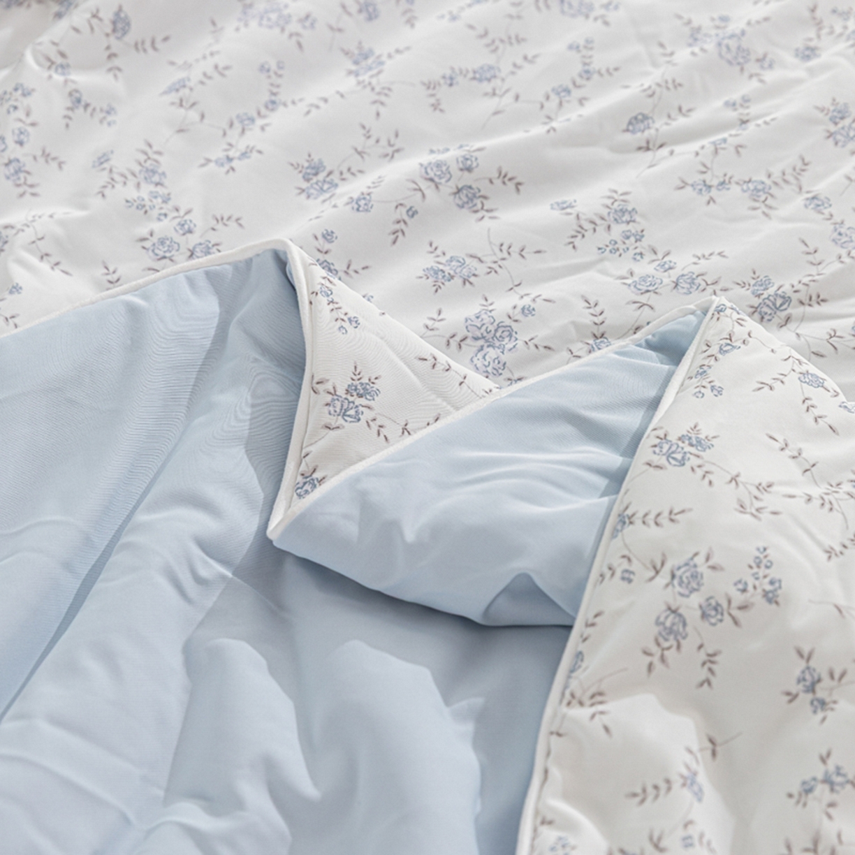 91家纺网 家纺一手货源 找家纺 漫仙阁家纺 2026年新款印花凉感丝夏被空调被学生夏凉被 春日兰