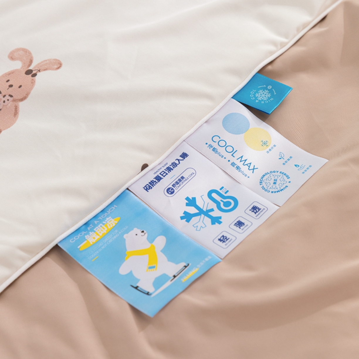 91家纺网 家纺一手货源 找家纺 漫仙阁家纺 2026年新款印花凉感丝夏被空调被学生夏凉被 礼貌熊