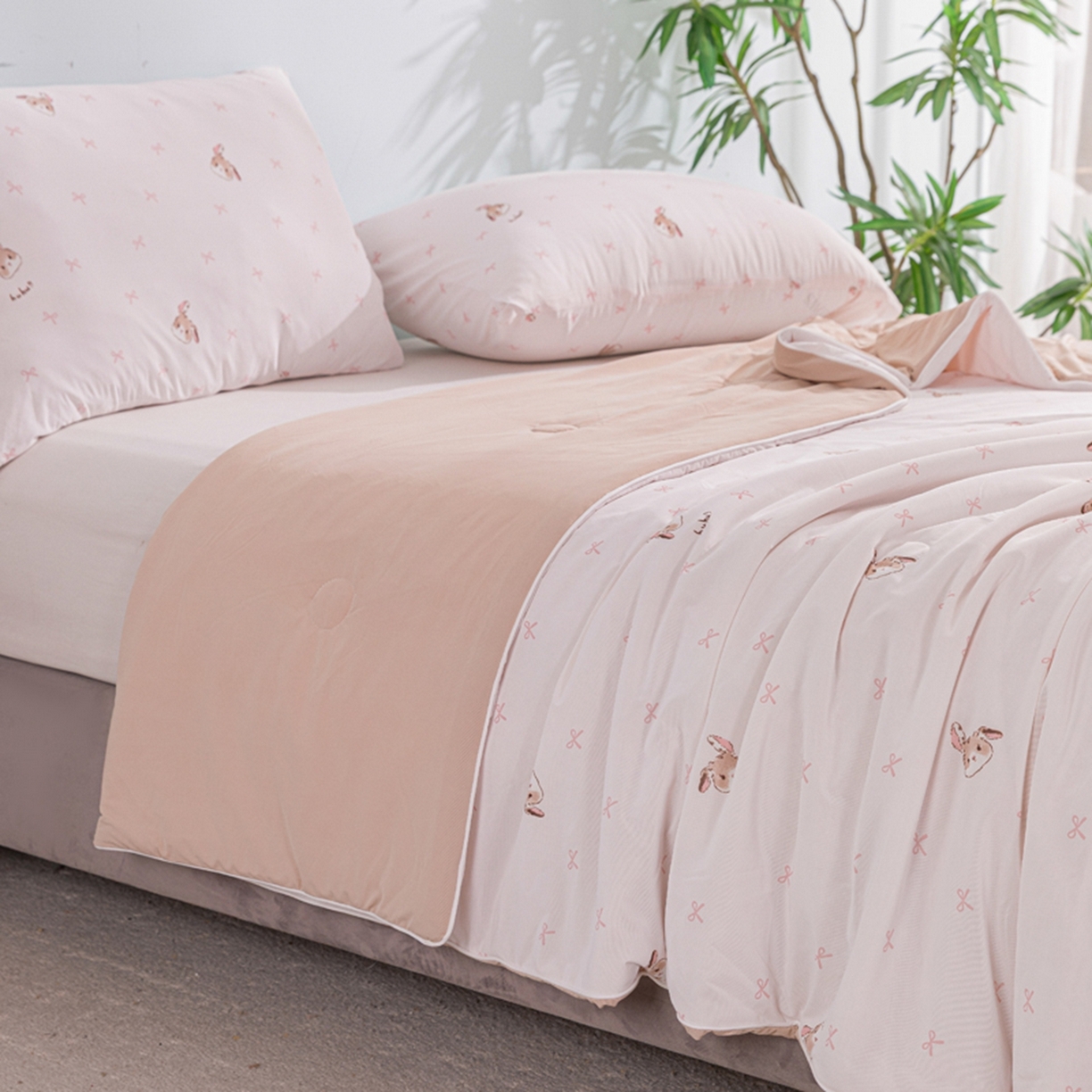 91家纺网 家纺一手货源 找家纺 漫仙阁家纺 2026年新款印花凉感丝夏被空调被学生夏凉被 可可小姐