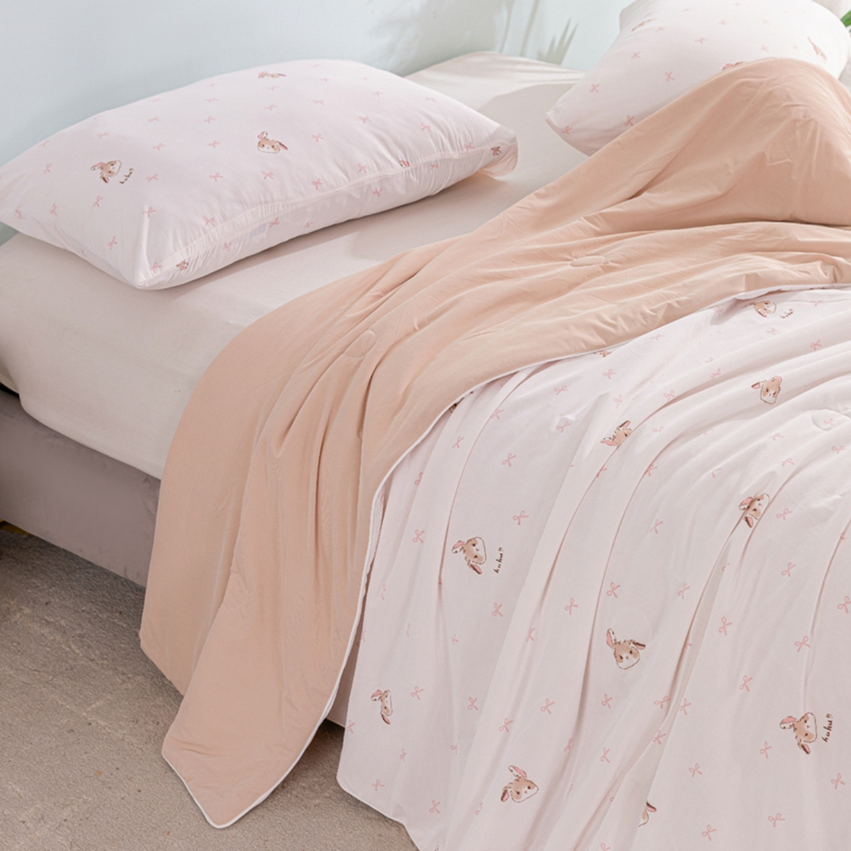 91家纺网 家纺一手货源 找家纺 漫仙阁家纺 2026年新款印花凉感丝夏被空调被学生夏凉被 可可小姐