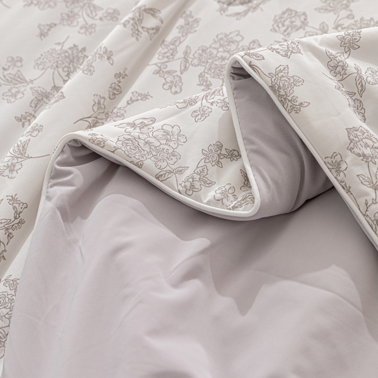 91家纺网 家纺一手货源 找家纺 漫仙阁家纺 2026年新款印花凉感丝夏被空调被学生夏凉被 香颂