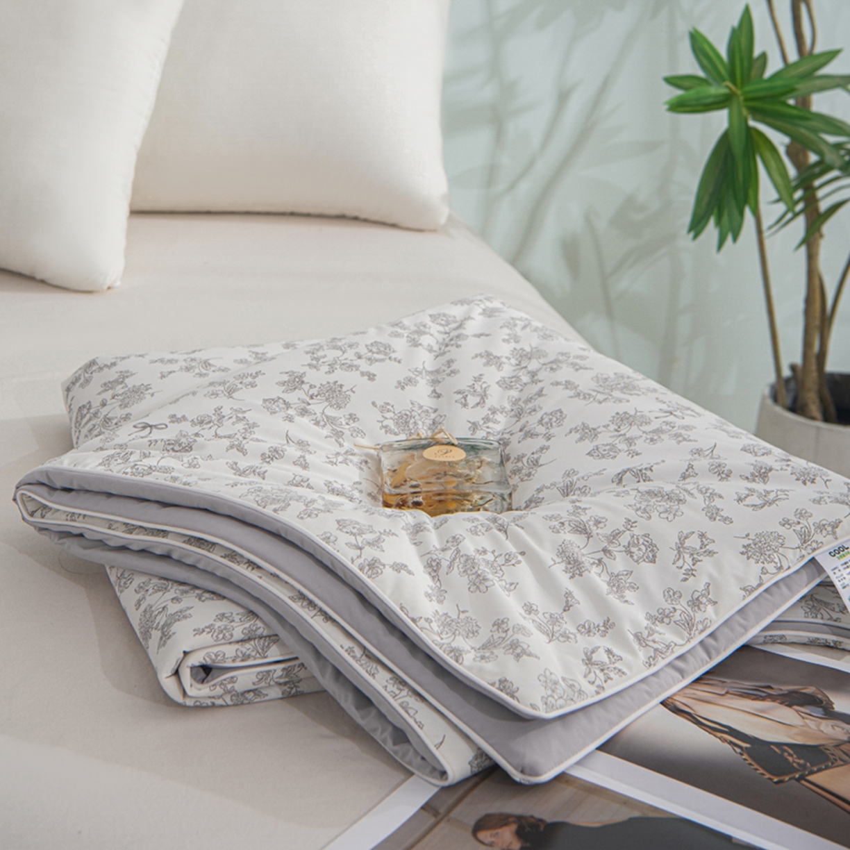 91家纺网 家纺一手货源 找家纺 漫仙阁家纺 2026年新款印花凉感丝夏被空调被学生夏凉被 香颂