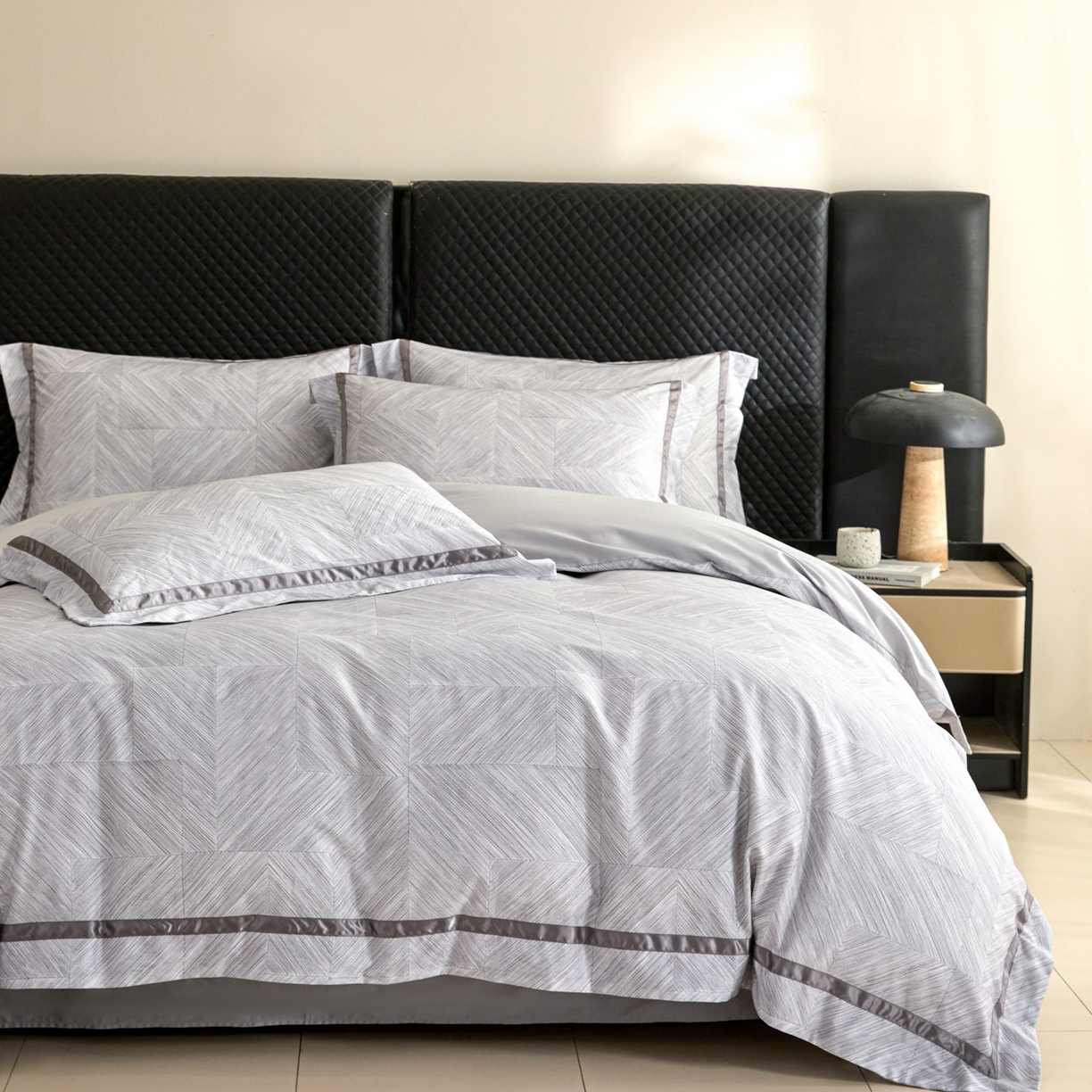 91家纺网 家纺一手货源 找家纺 新方向 【控价 提供买家秀】2026新款数码印花50s双股全棉贡缎长绒棉四件套-星河（控价 标准328元 加大348元） 星河-爵士灰