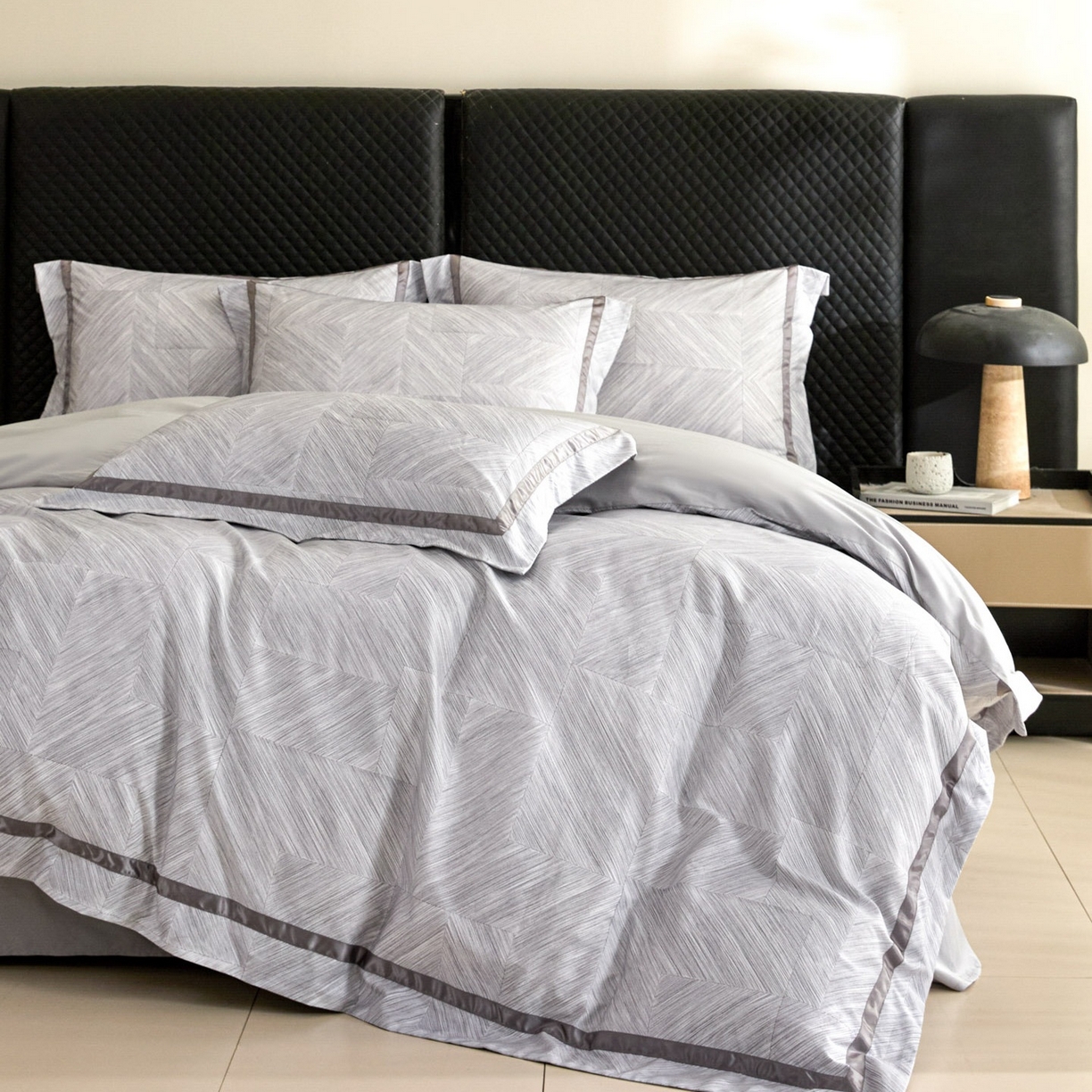 91家纺网 家纺一手货源 找家纺 新方向 【控价 提供买家秀】2026新款数码印花50s双股全棉贡缎长绒棉四件套-星河（控价 标准328元 加大348元） 星河-爵士灰