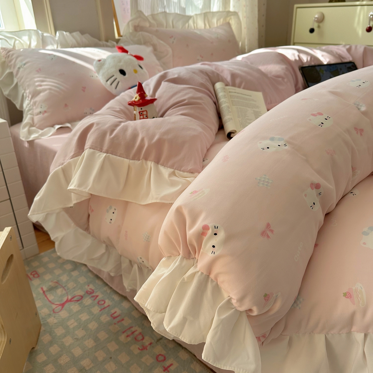 91家纺网 家纺一手货源 找家纺 沐慕 2026新款加厚款水洗棉云朵棉花边款四件套 M粉黛kt