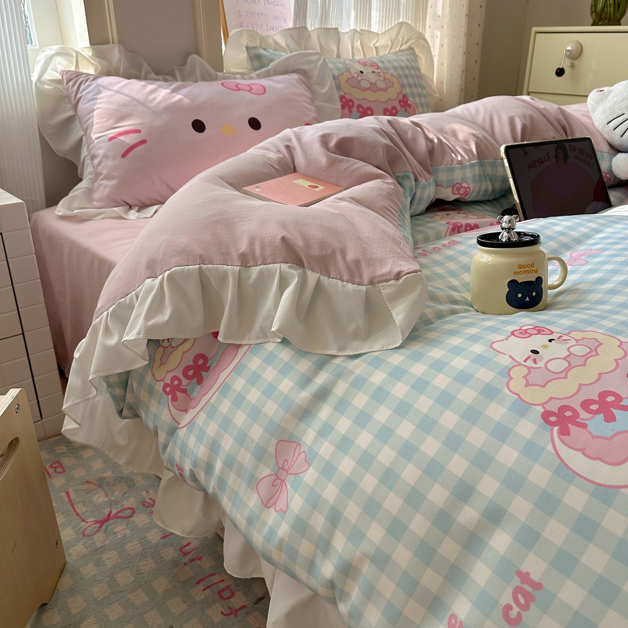 91家纺网 家纺一手货源 找家纺 沐慕 2026新款加厚款水洗棉云朵棉花边款四件套 M蛋糕猫咪