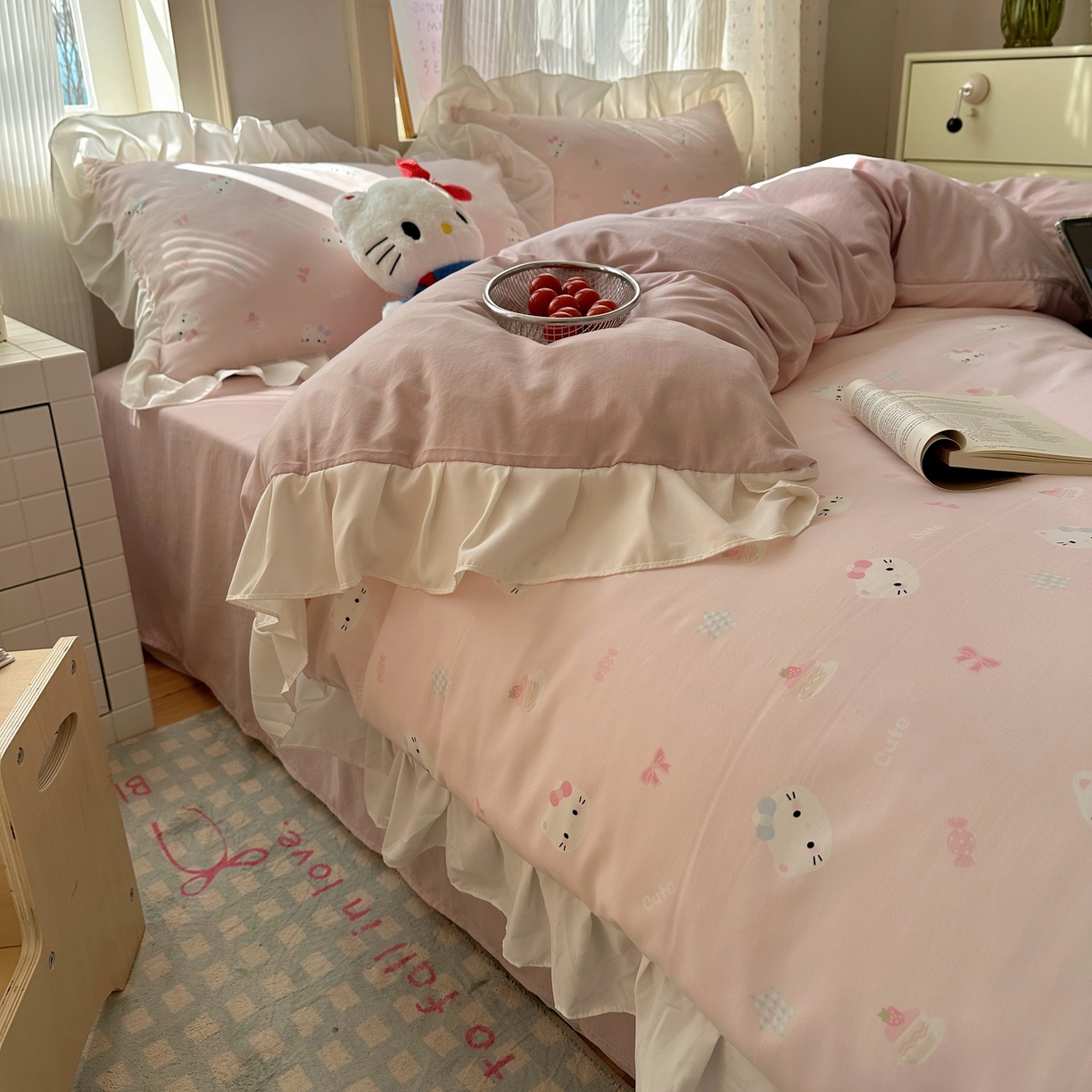 91家纺网 家纺一手货源 找家纺 沐慕 2026新款加厚款水洗棉云朵棉花边款四件套 M粉黛kt