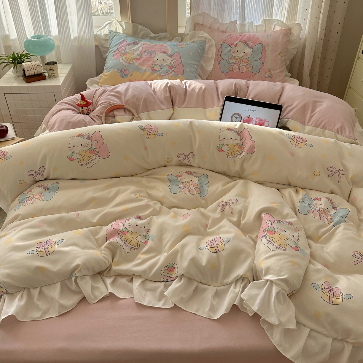 91家纺网 家纺一手货源 找家纺 沐慕 2026新款加厚款水洗棉云朵棉花边款四件套 M猫咪仙子