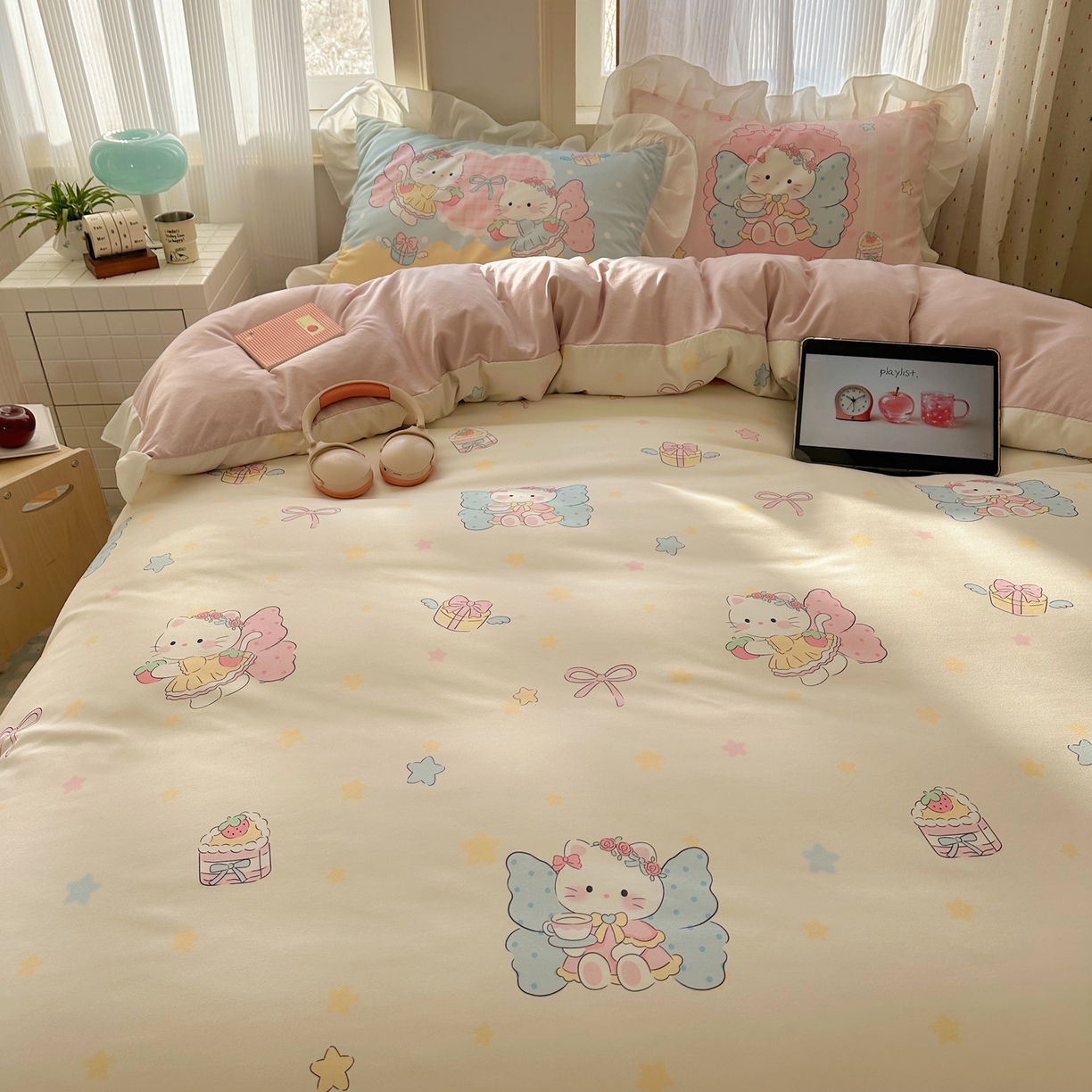 91家纺网 家纺一手货源 找家纺 沐慕 2026新款加厚款水洗棉云朵棉花边款四件套 M猫咪仙子