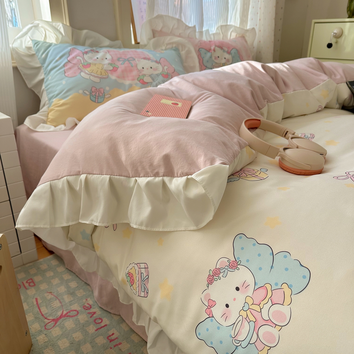 91家纺网 家纺一手货源 找家纺 沐慕 2026新款加厚款水洗棉云朵棉花边款四件套 M猫咪仙子