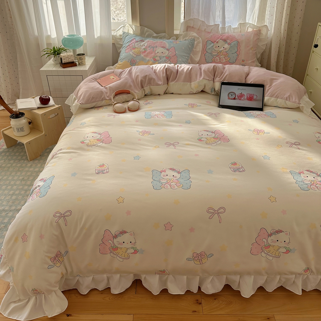 91家纺网 家纺一手货源 找家纺 沐慕 2026新款加厚款水洗棉云朵棉花边款四件套 M猫咪仙子