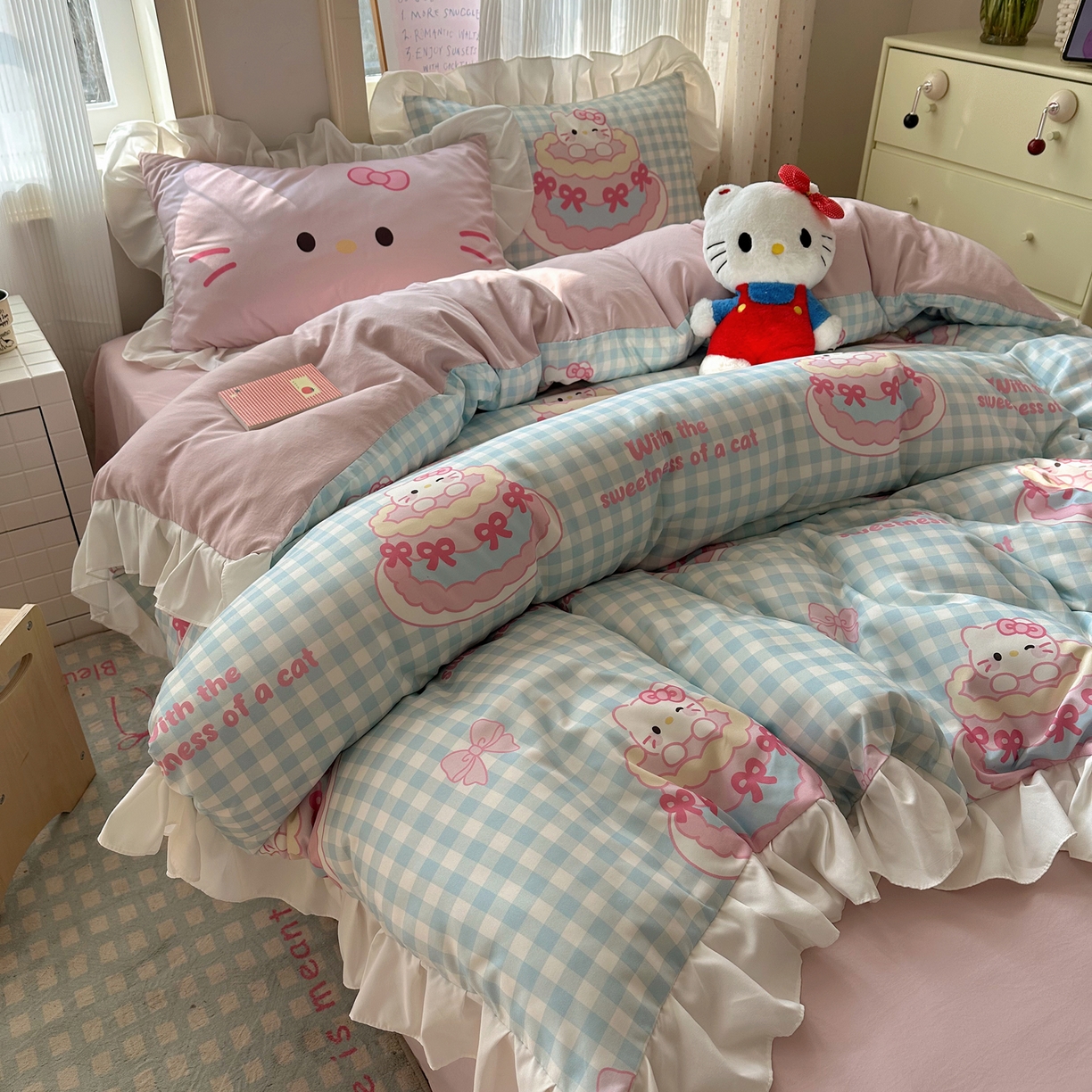 91家纺网 家纺一手货源 找家纺 沐慕 2026新款加厚款水洗棉云朵棉花边款四件套 M蛋糕猫咪