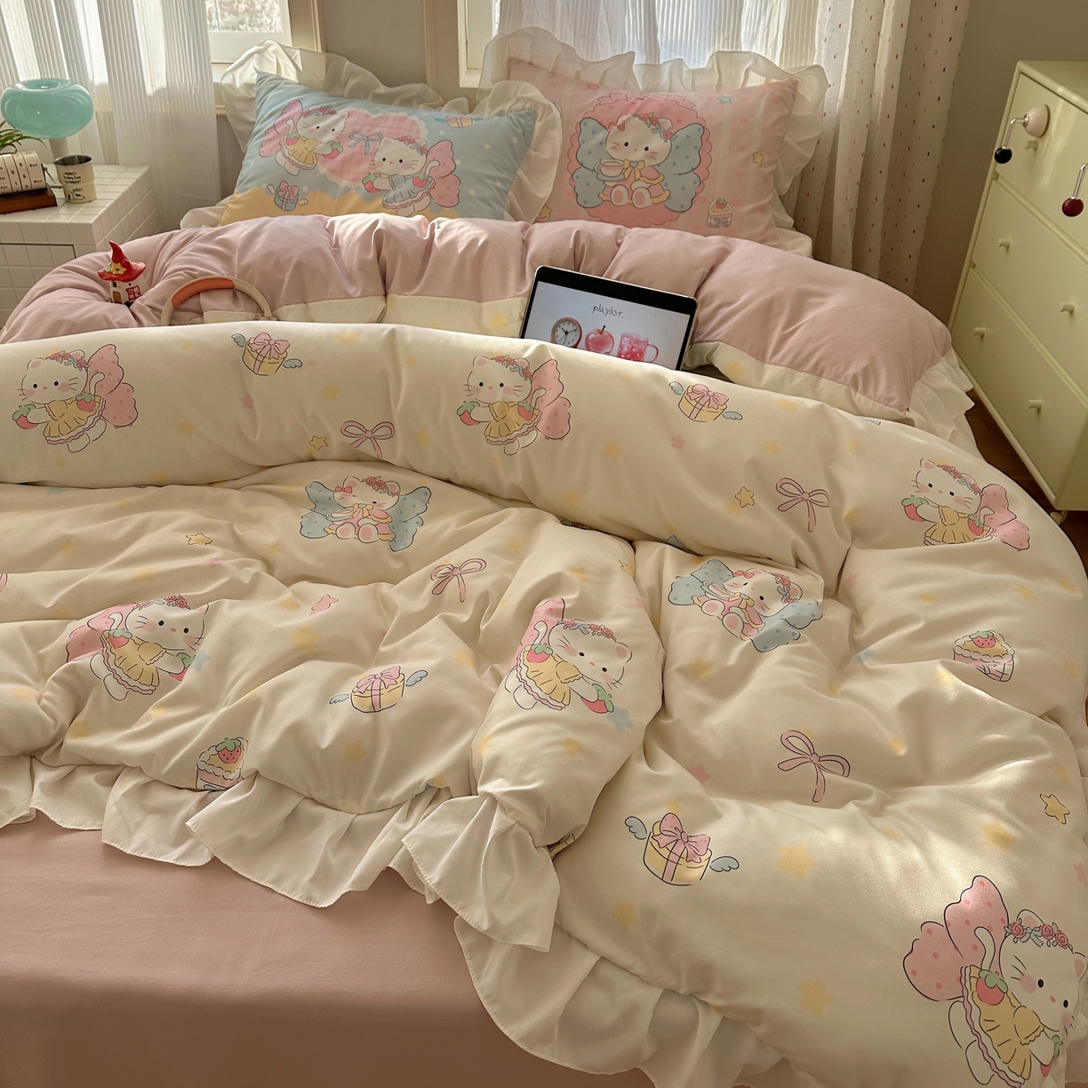 91家纺网 家纺一手货源 找家纺 沐慕 2026新款加厚款水洗棉云朵棉花边款四件套 M猫咪仙子