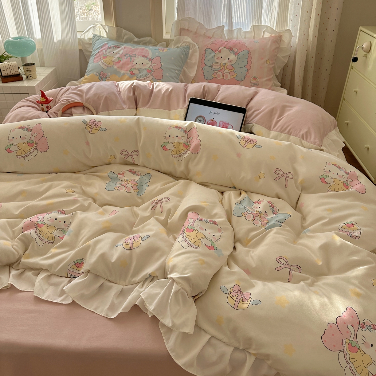 91家纺网 家纺一手货源 找家纺 沐慕 2026新款加厚款水洗棉云朵棉花边款四件套 M猫咪仙子