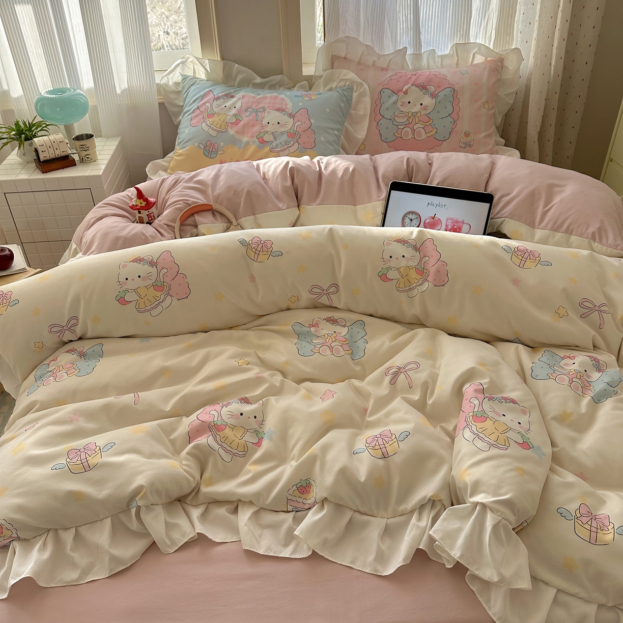 91家纺网 家纺一手货源 找家纺 沐慕 2026新款加厚款水洗棉云朵棉花边款四件套 M猫咪仙子