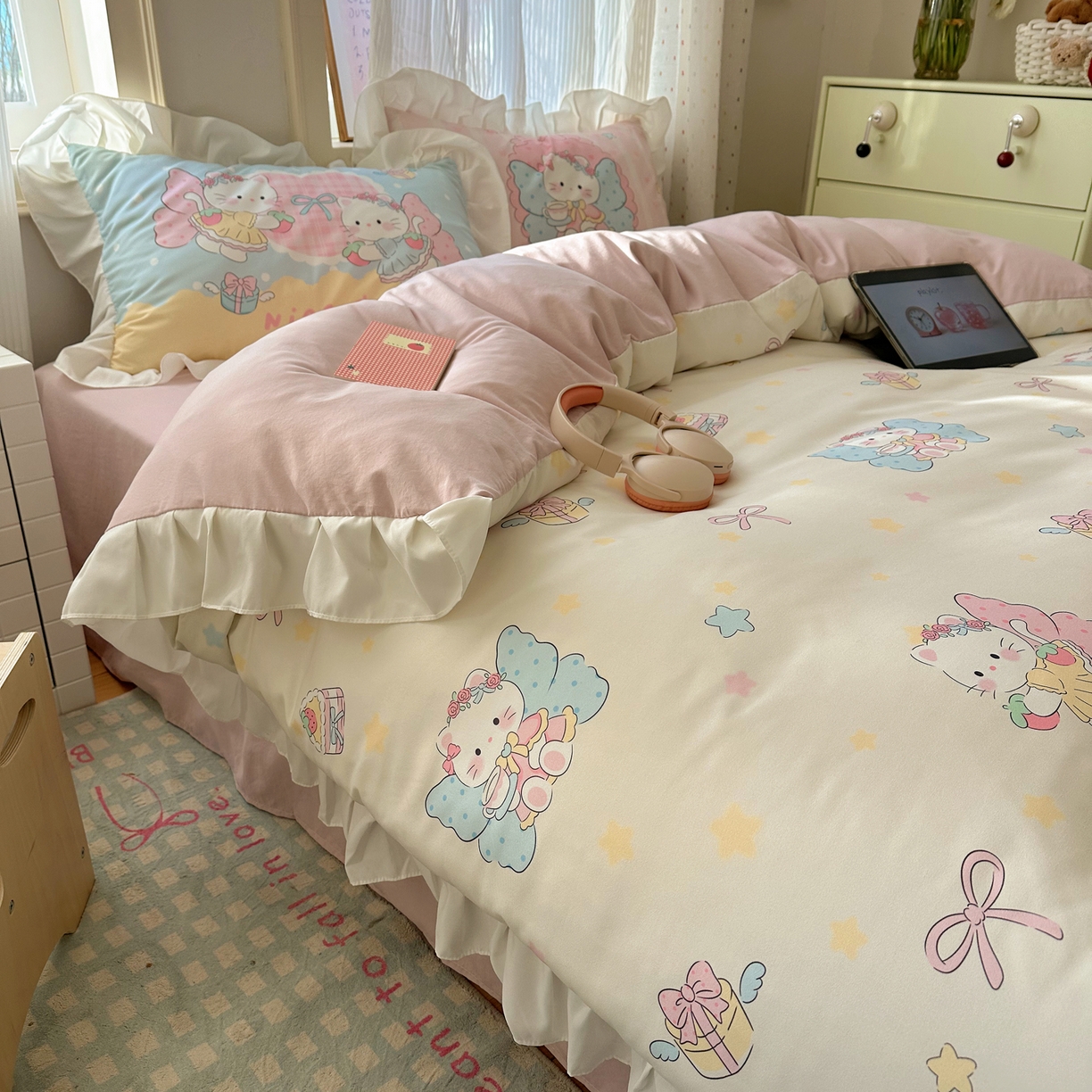 91家纺网 家纺一手货源 找家纺 沐慕 2026新款加厚款水洗棉云朵棉花边款四件套 M猫咪仙子