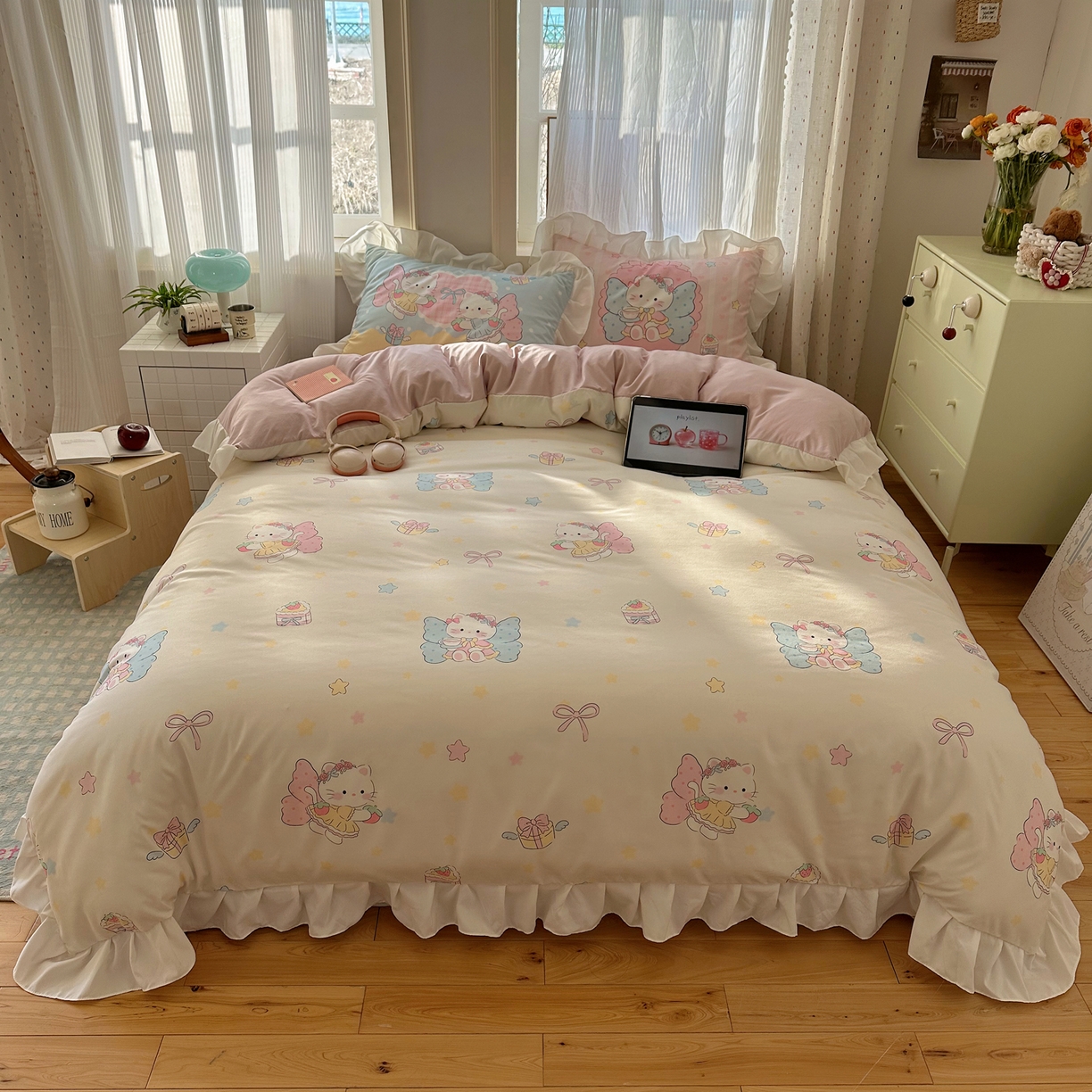 91家纺网 家纺一手货源 找家纺 沐慕 2026新款加厚款水洗棉云朵棉花边款四件套 M猫咪仙子