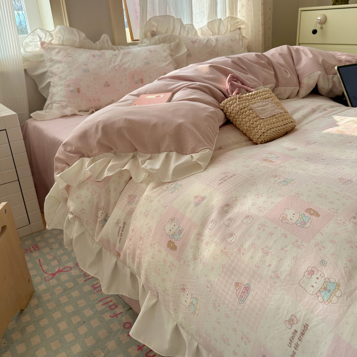 91家纺网 家纺一手货源 找家纺 沐慕 2026新款加厚款水洗棉云朵棉花边款四件套 M格子碎花喵