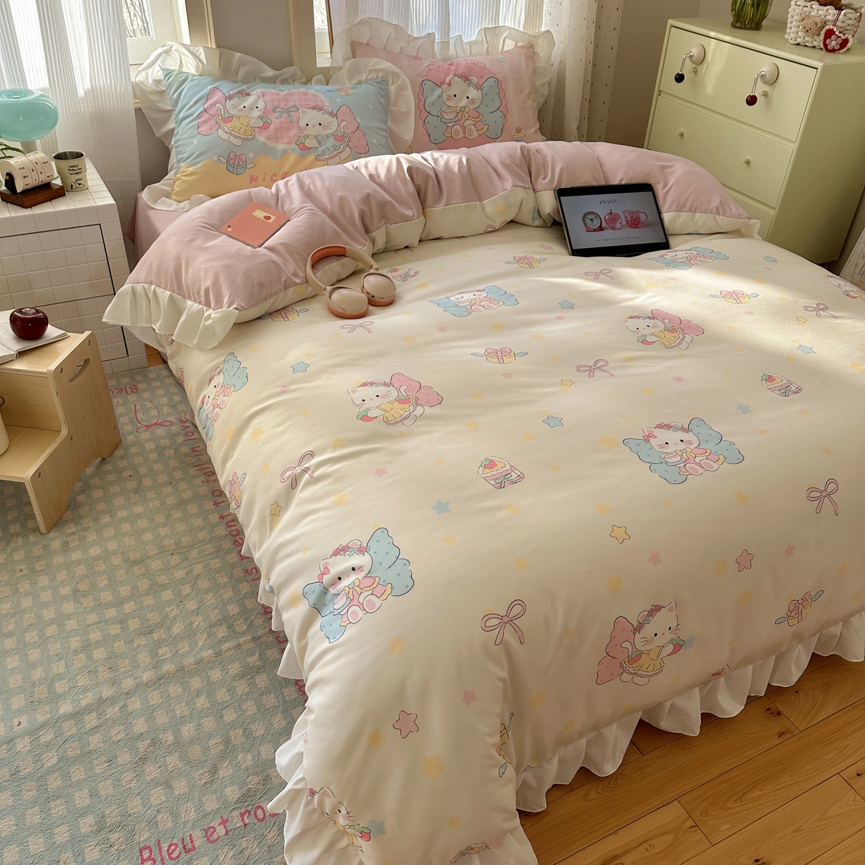 91家纺网 家纺一手货源 找家纺 沐慕 2026新款加厚款水洗棉云朵棉花边款四件套 M猫咪仙子