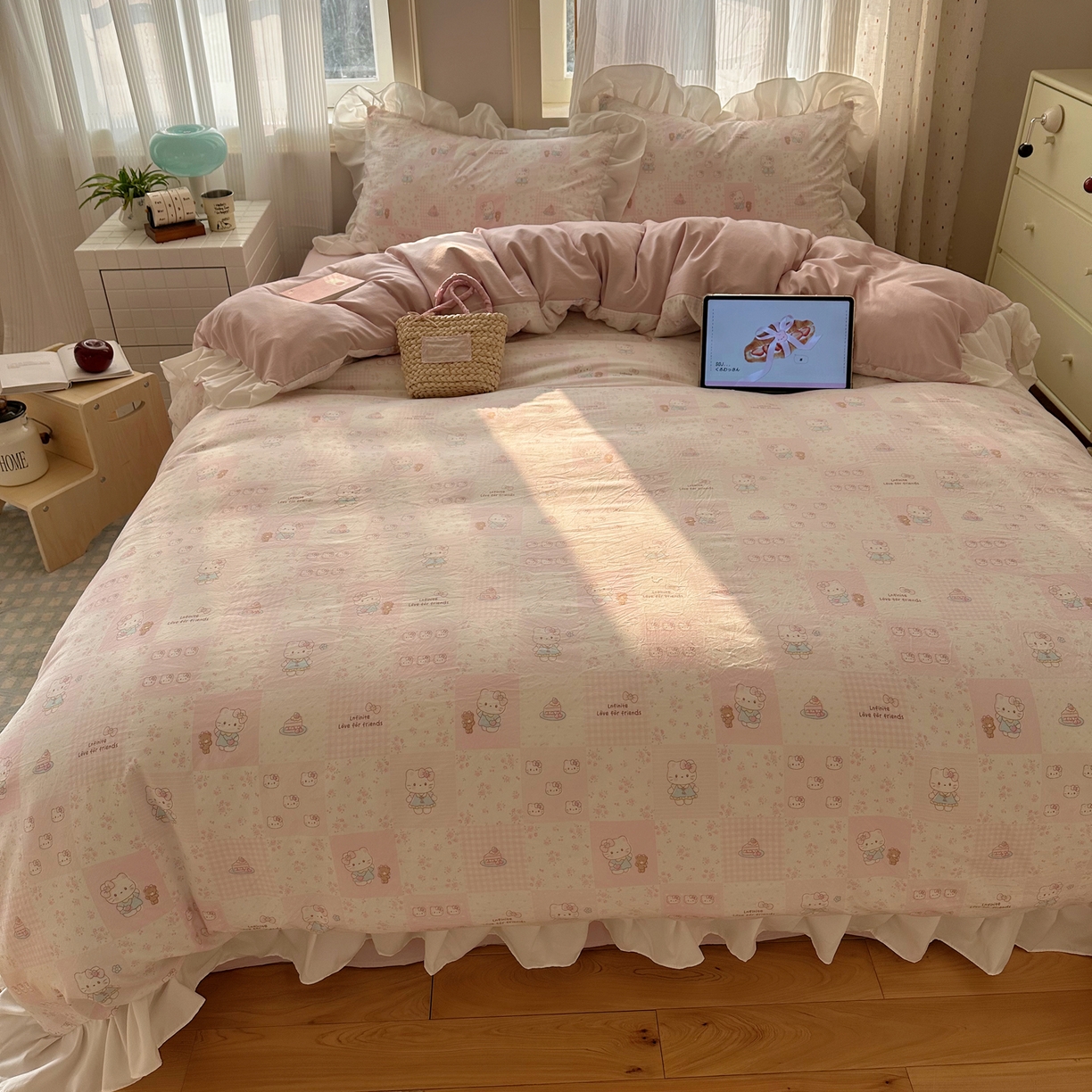 91家纺网 家纺一手货源 找家纺 沐慕 2026新款加厚款水洗棉云朵棉花边款四件套 M格子碎花喵