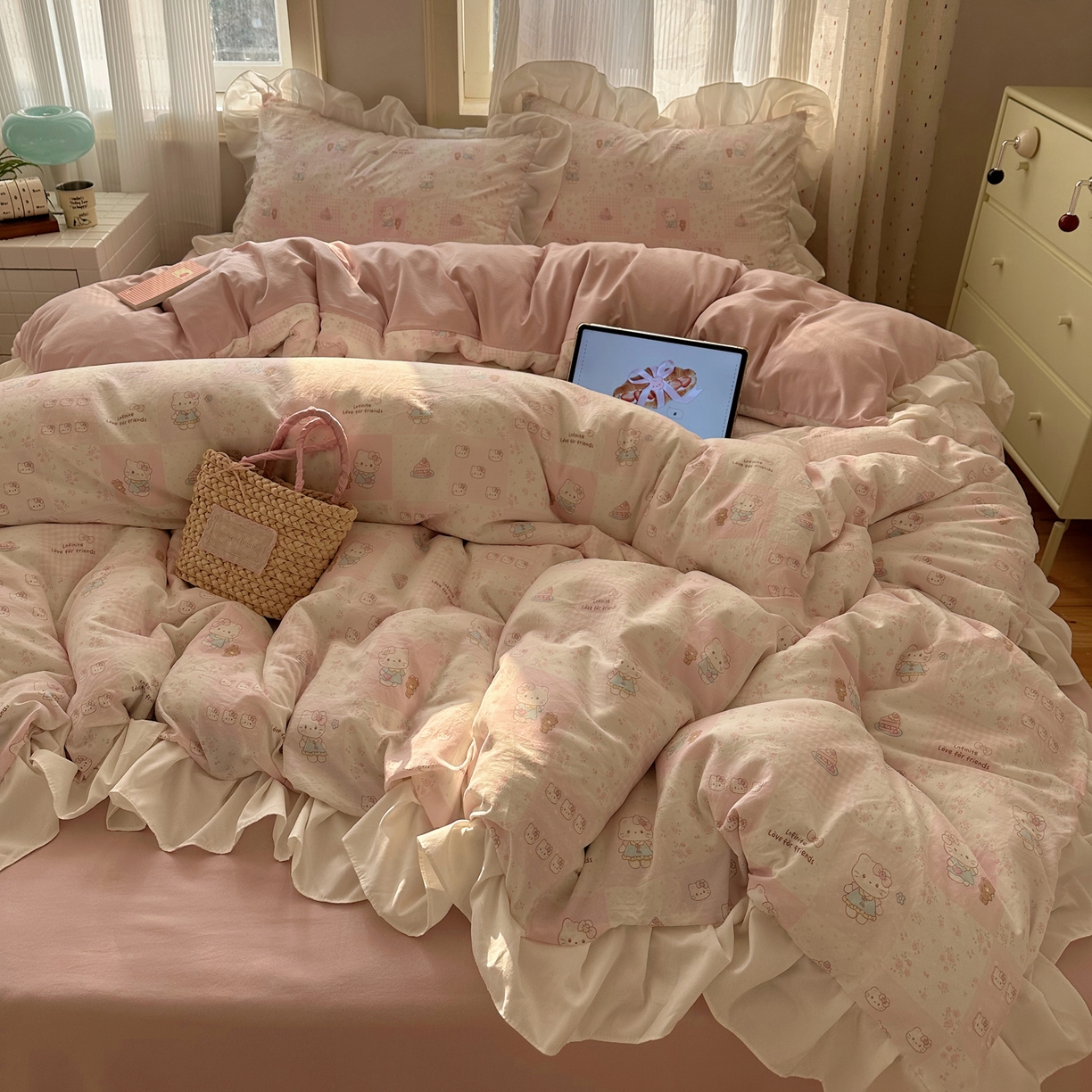 91家纺网 家纺一手货源 找家纺 沐慕 2026新款加厚款水洗棉云朵棉花边款四件套 M格子碎花喵