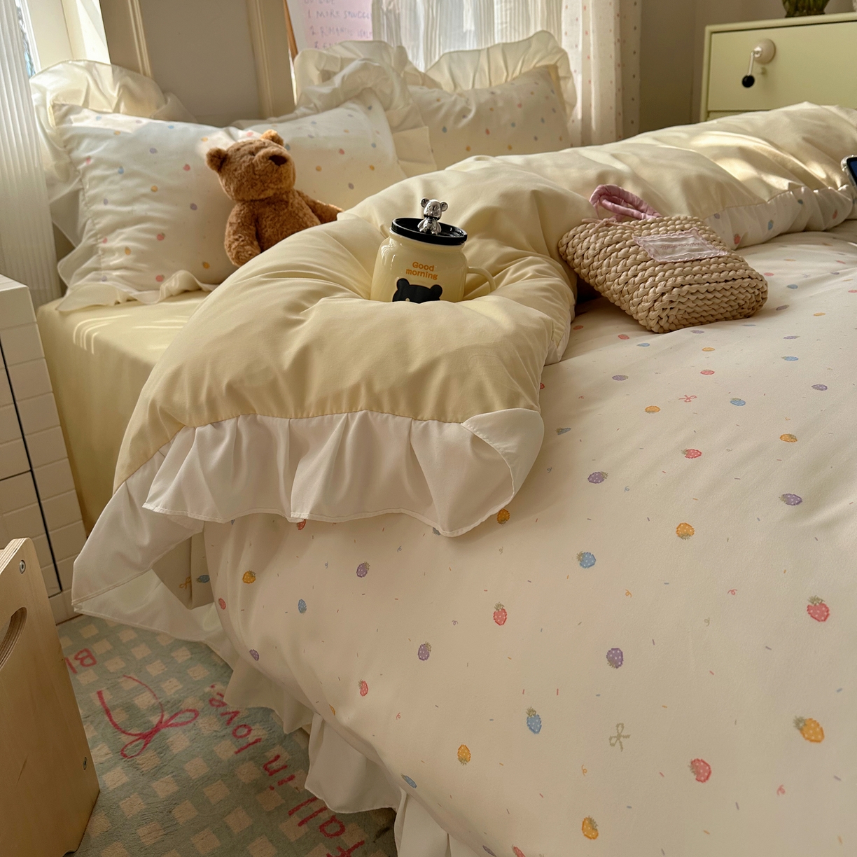 91家纺网 家纺一手货源 找家纺 沐慕 2026新款加厚款水洗棉云朵棉花边款四件套 M奶油小草莓