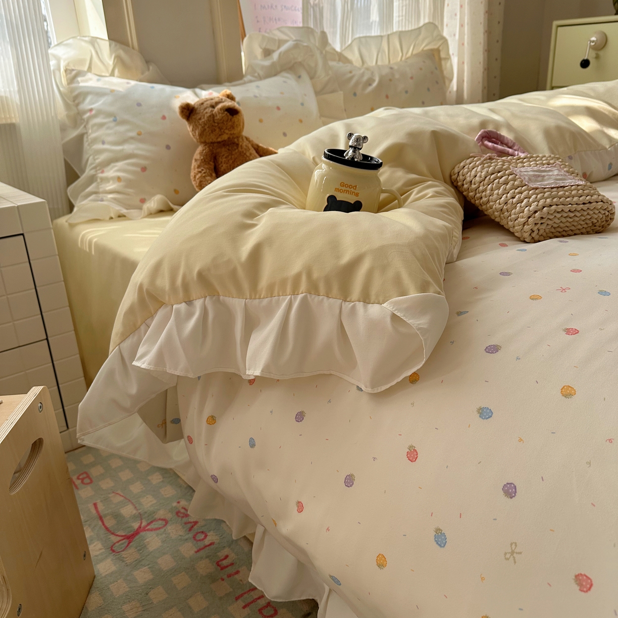 91家纺网 家纺一手货源 找家纺 沐慕 2026新款加厚款水洗棉云朵棉花边款四件套 M奶油小草莓