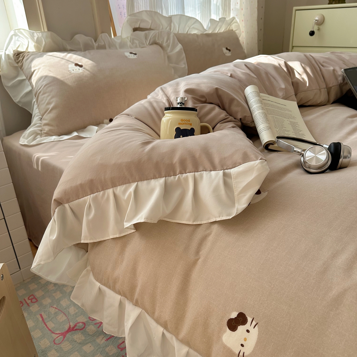 91家纺网 家纺一手货源 找家纺 沐慕 2026新款加厚款水洗棉云朵棉花边款四件套 M奶咖小喵