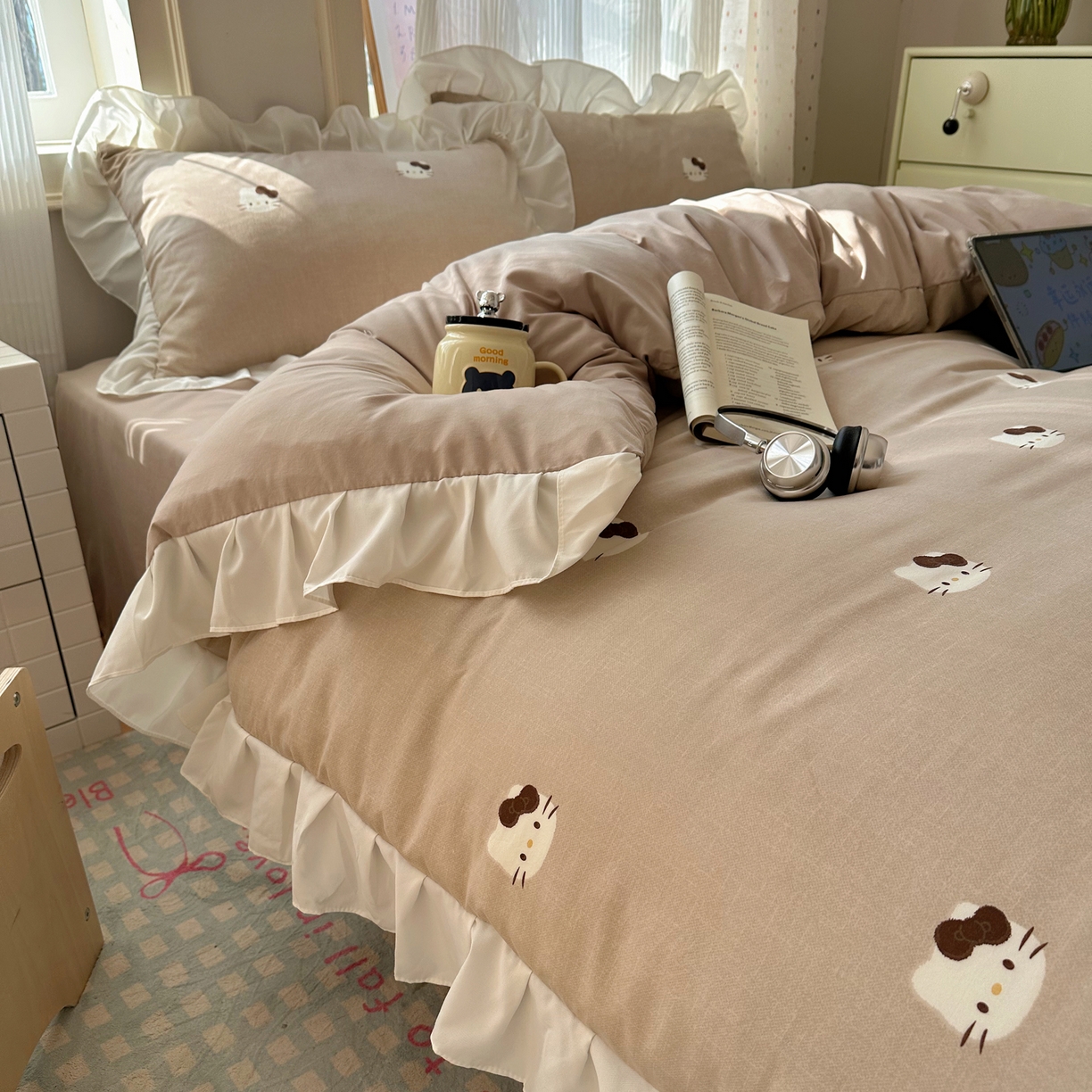 91家纺网 家纺一手货源 找家纺 沐慕 2026新款加厚款水洗棉云朵棉花边款四件套 M奶咖小喵