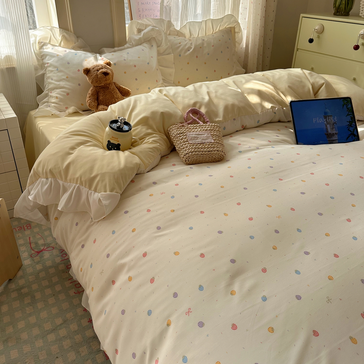 91家纺网 家纺一手货源 找家纺 沐慕 2026新款加厚款水洗棉云朵棉花边款四件套 M奶油小草莓