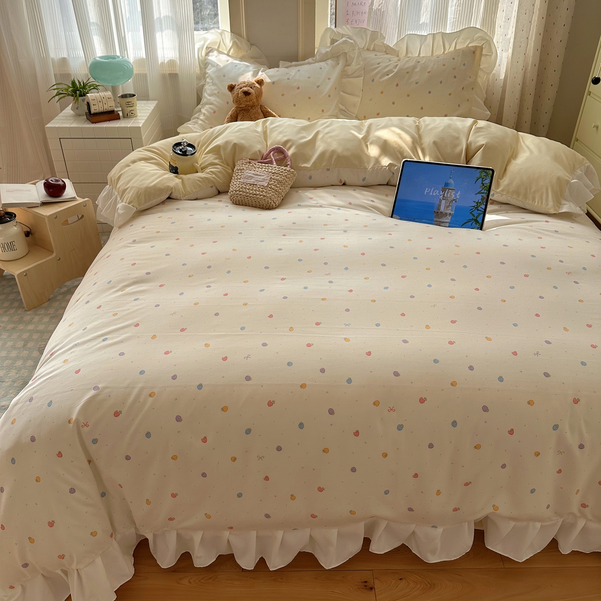 91家纺网 家纺一手货源 找家纺 沐慕 2026新款加厚款水洗棉云朵棉花边款四件套 M奶油小草莓