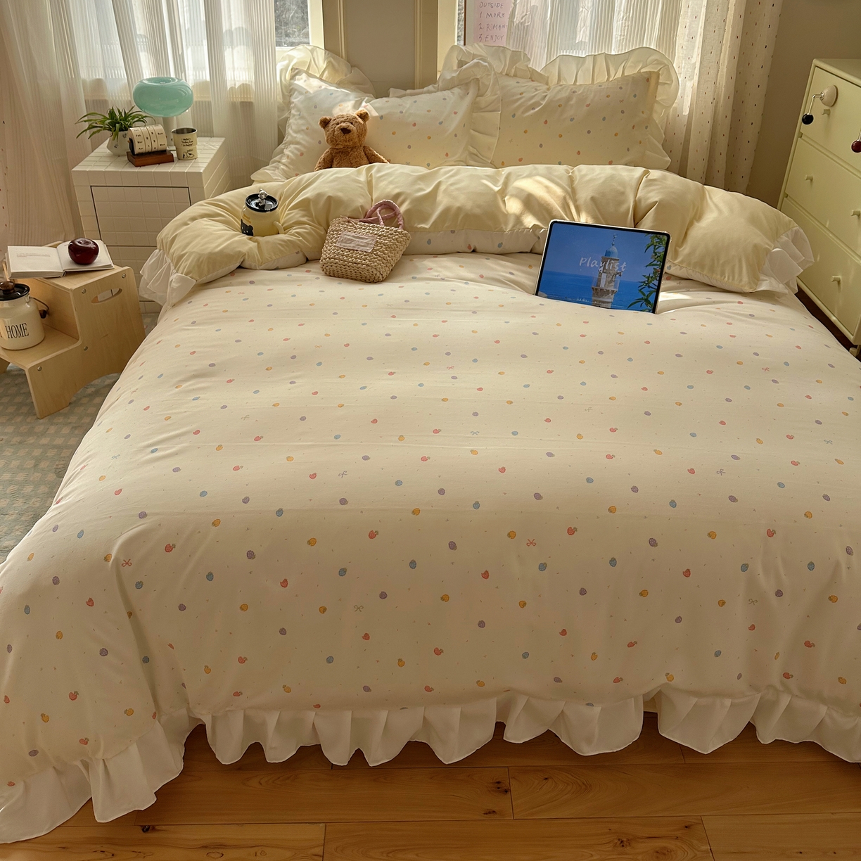 91家纺网 家纺一手货源 找家纺 沐慕 2026新款加厚款水洗棉云朵棉花边款四件套 M奶油小草莓