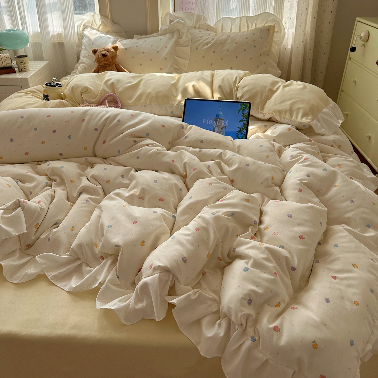 91家纺网 家纺一手货源 找家纺 沐慕 2026新款加厚款水洗棉云朵棉花边款四件套 M奶油小草莓