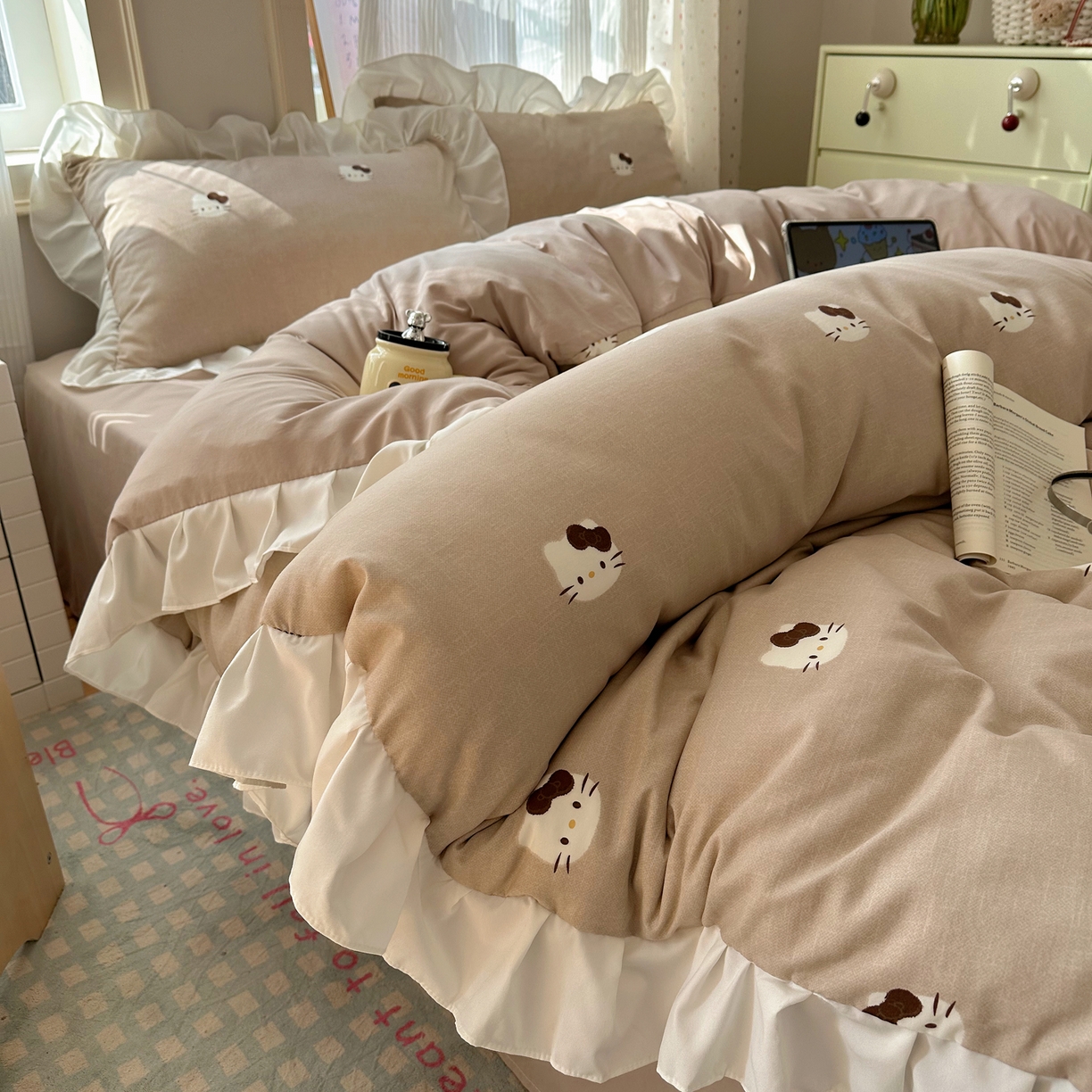 91家纺网 家纺一手货源 找家纺 沐慕 2026新款加厚款水洗棉云朵棉花边款四件套 M奶咖小喵