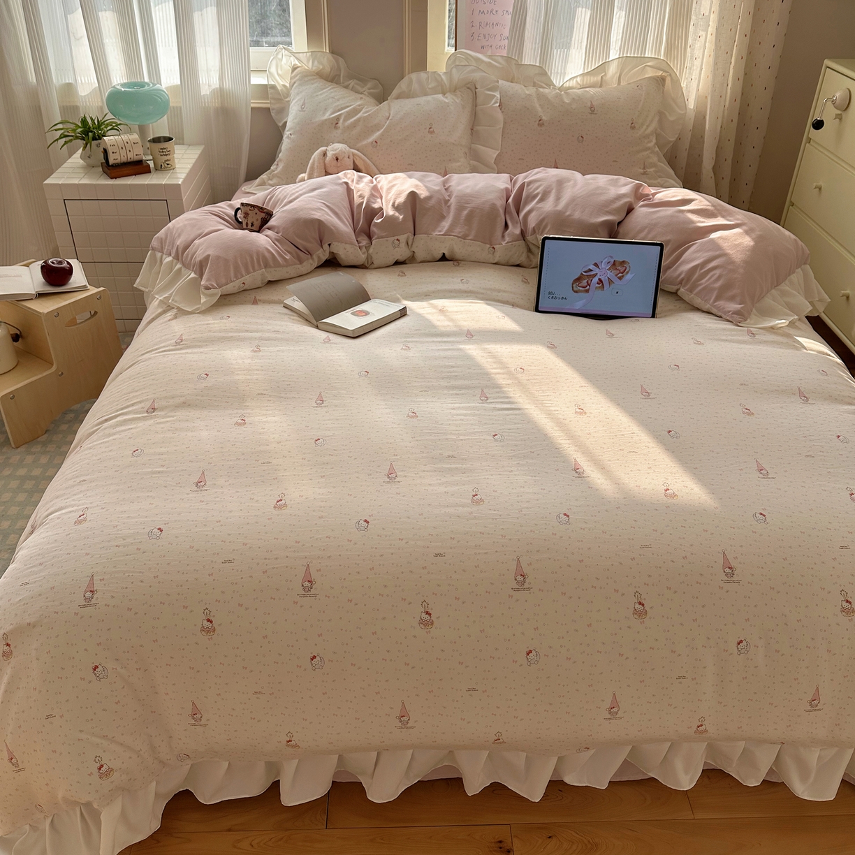 91家纺网 家纺一手货源 找家纺 沐慕 2026新款加厚款水洗棉云朵棉花边款四件套 M桃桃精灵派