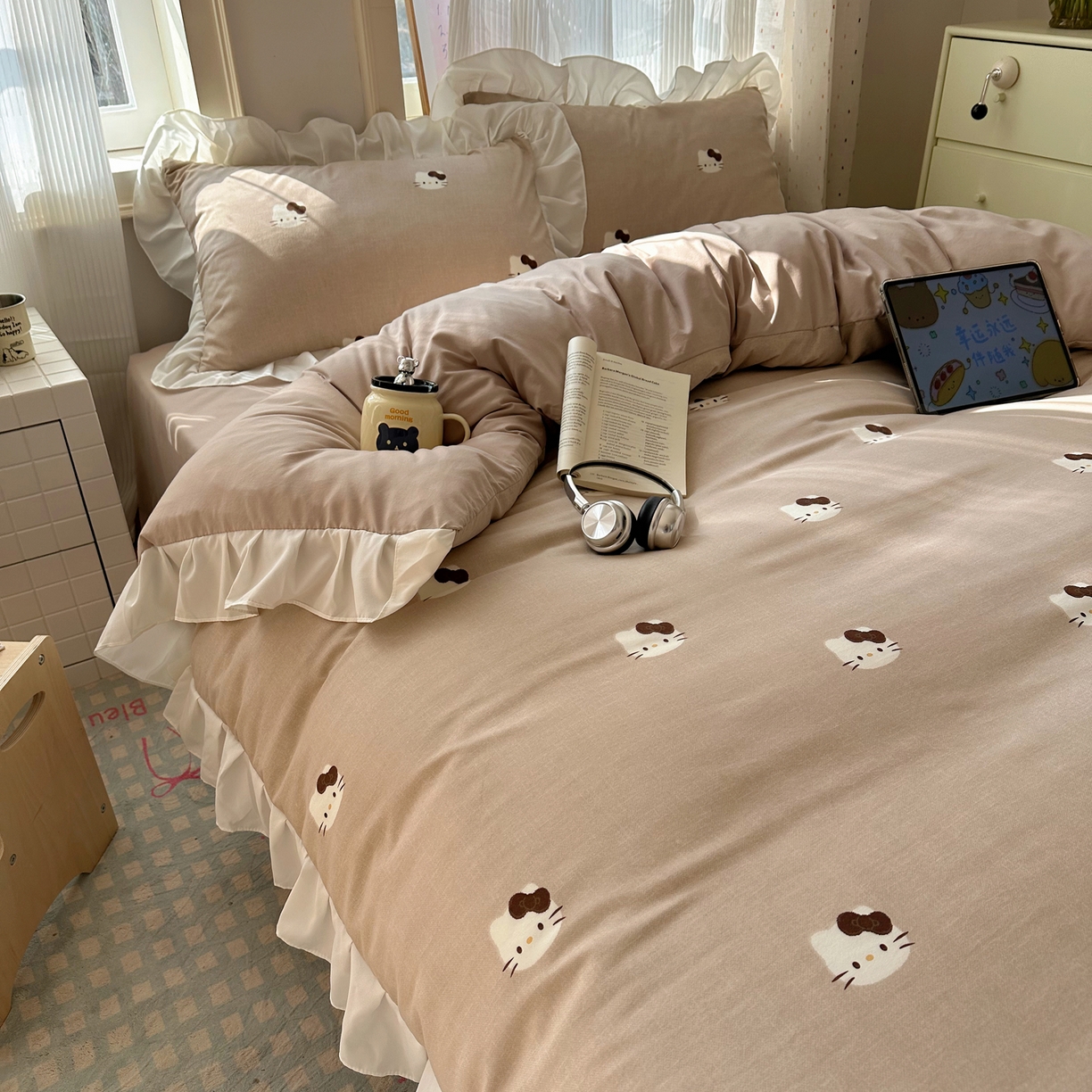 91家纺网 家纺一手货源 找家纺 沐慕 2026新款加厚款水洗棉云朵棉花边款四件套 M奶咖小喵