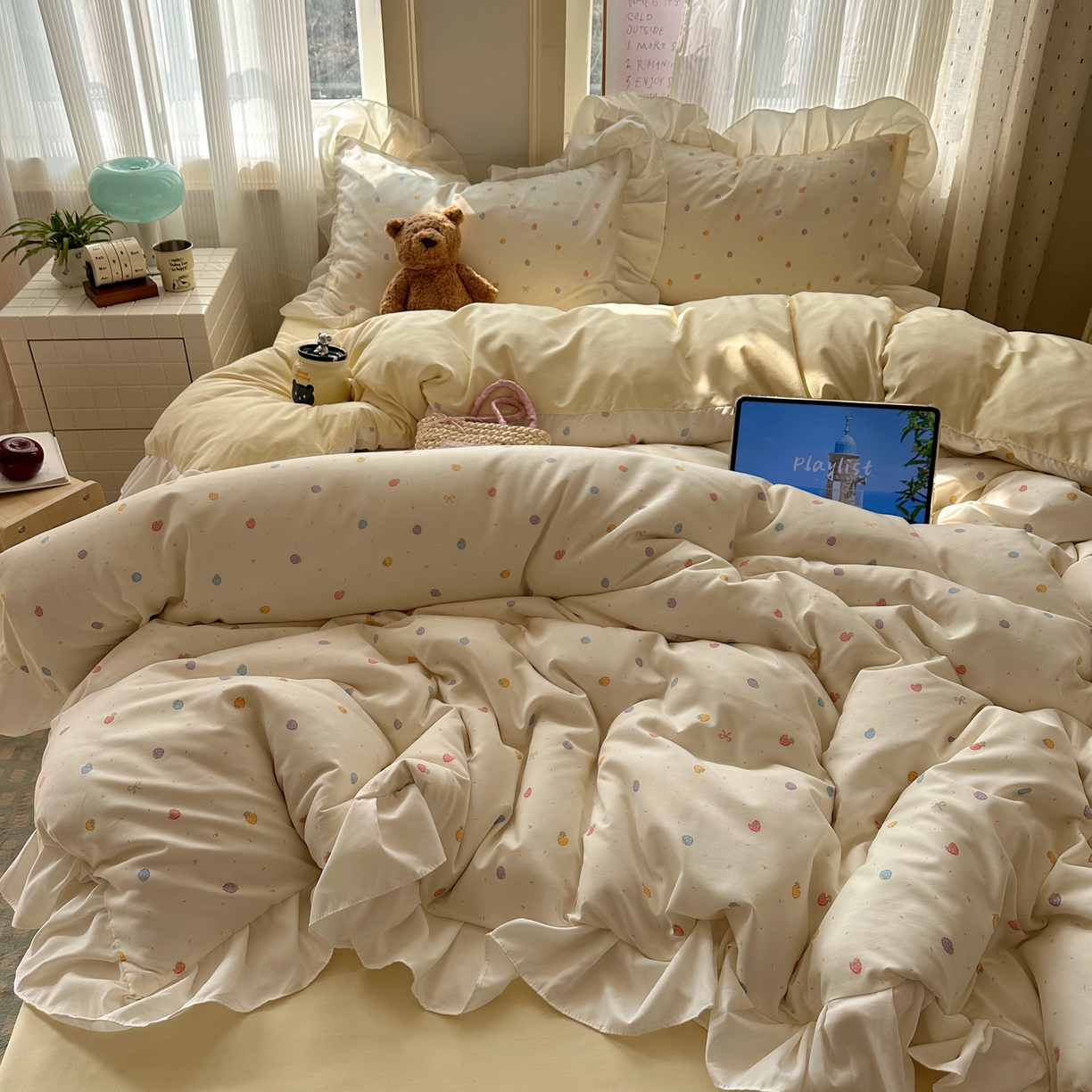 91家纺网 家纺一手货源 找家纺 沐慕 2026新款加厚款水洗棉云朵棉花边款四件套 M奶油小草莓