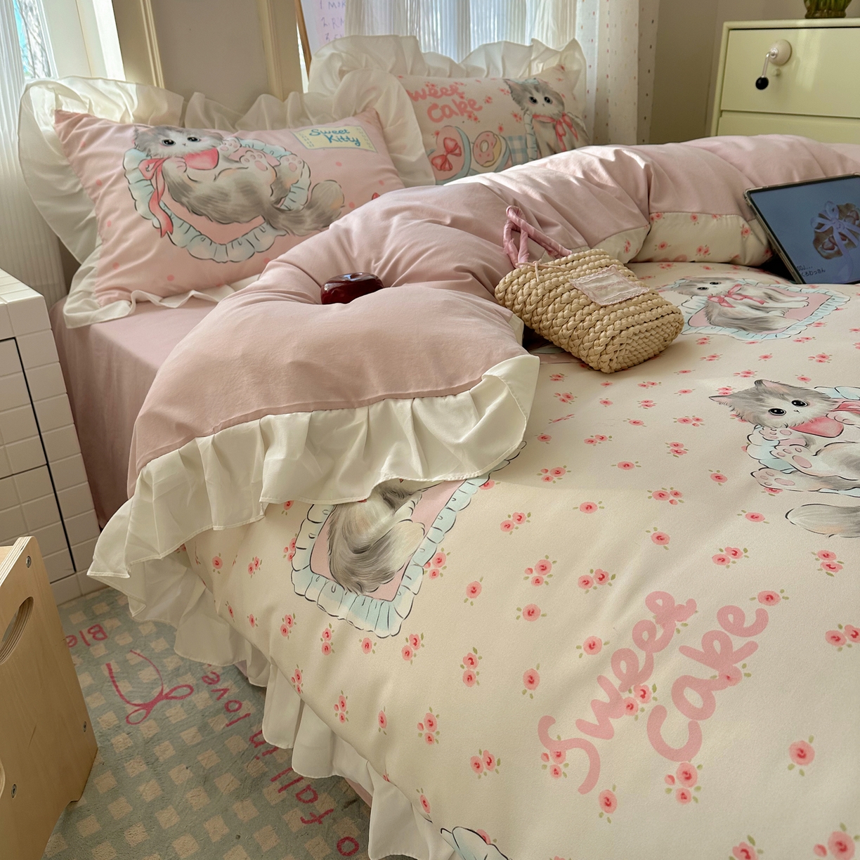 91家纺网 家纺一手货源 找家纺 沐慕 2026新款加厚款水洗棉云朵棉花边款四件套 M玫瑰粉喵