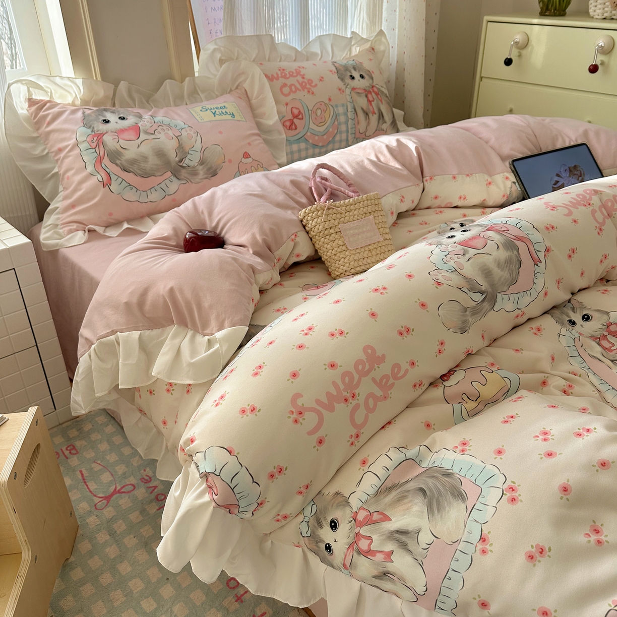 91家纺网 家纺一手货源 找家纺 沐慕 2026新款加厚款水洗棉云朵棉花边款四件套 M玫瑰粉喵