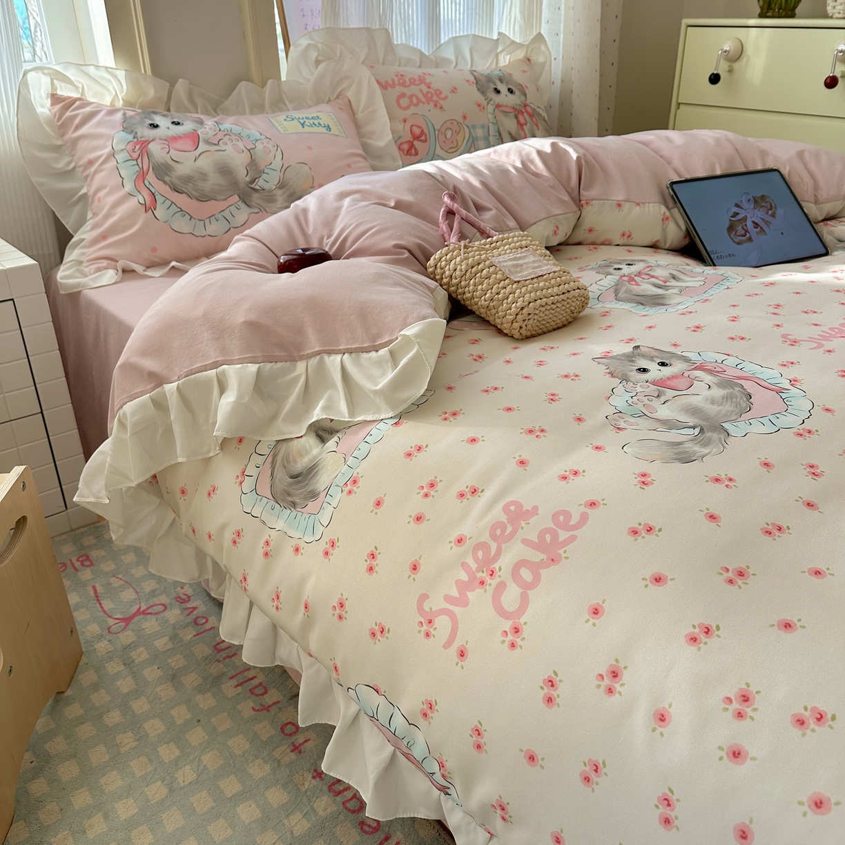 91家纺网 家纺一手货源 找家纺 沐慕 2026新款加厚款水洗棉云朵棉花边款四件套 M玫瑰粉喵