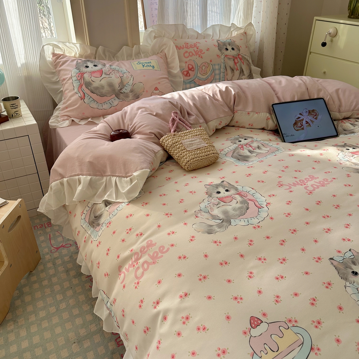 91家纺网 家纺一手货源 找家纺 沐慕 2026新款加厚款水洗棉云朵棉花边款四件套 M玫瑰粉喵