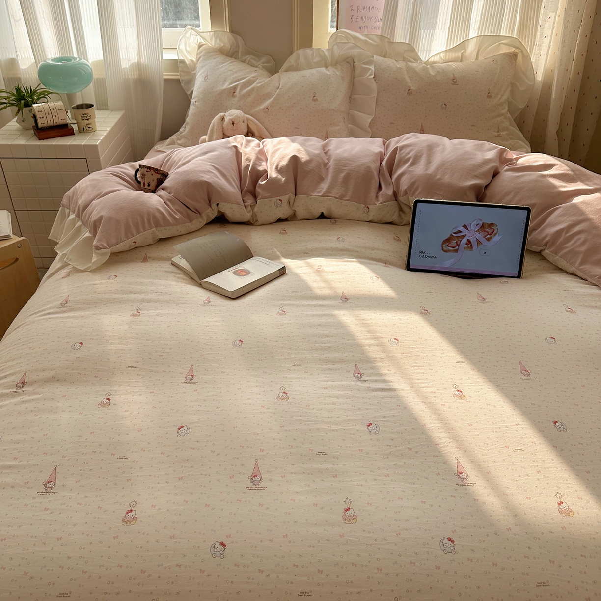 91家纺网 家纺一手货源 找家纺 沐慕 2026新款加厚款水洗棉云朵棉花边款四件套 M桃桃精灵派